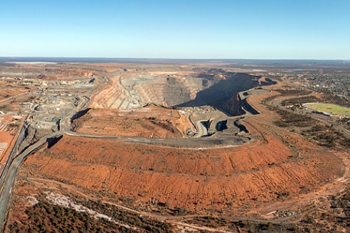 新疆巨型锆矿 相当现储量的四倍